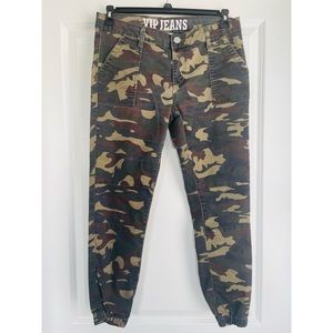 VIP JEANS Capri Pants.